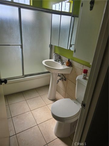 766 E Pillsbury, Lancaster, CA 93535