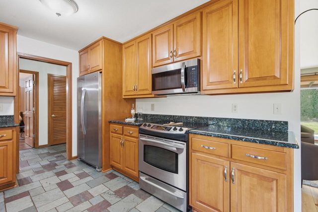 788 FIELDCREST DRIVE, Neenah, WI 54956