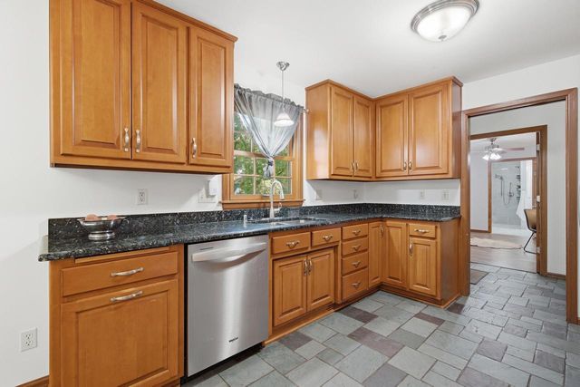 788 FIELDCREST DRIVE, Neenah, WI 54956