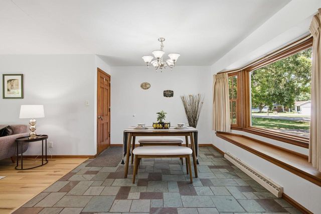 788 FIELDCREST DRIVE, Neenah, WI 54956