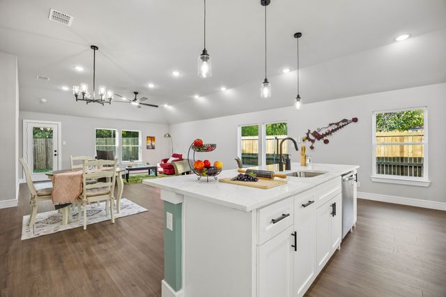 407 Frank Street, Terrell, TX 75160