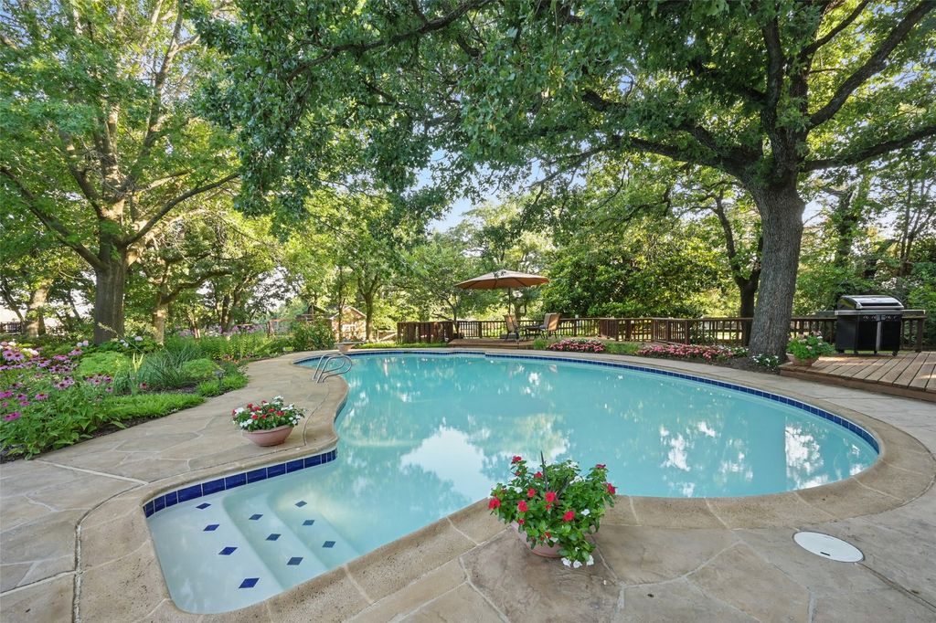 120 Hollow Oak Court, Double Oak, TX 75077