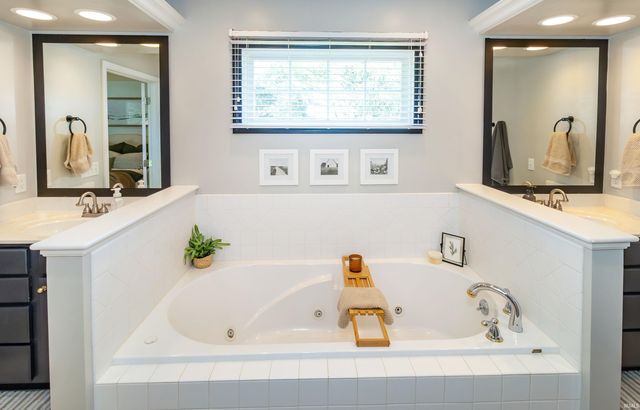 2742 Charlestown Court, Evansville, IN 47725