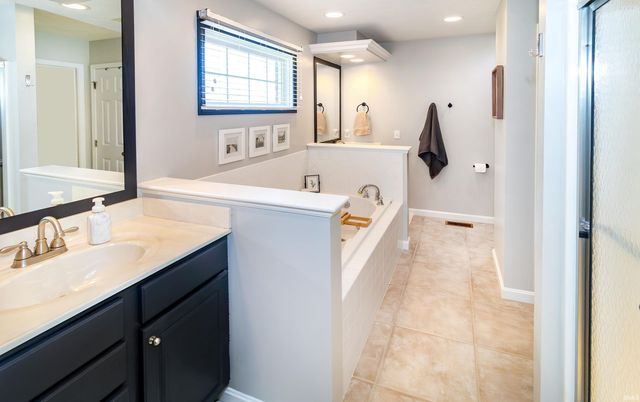 2742 Charlestown Court, Evansville, IN 47725
