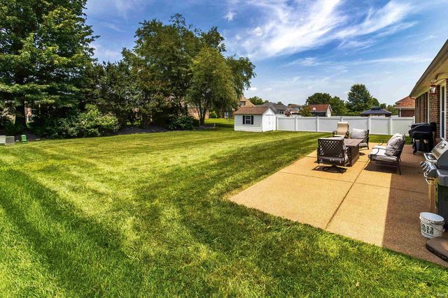 2742 Charlestown Court, Evansville, IN 47725