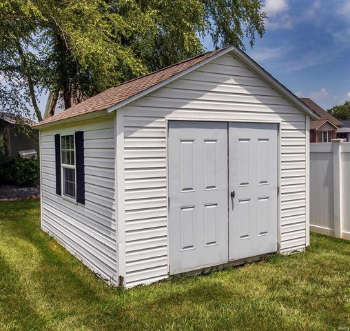 2742 Charlestown Court, Evansville, IN 47725