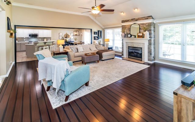 2742 Charlestown Court, Evansville, IN 47725