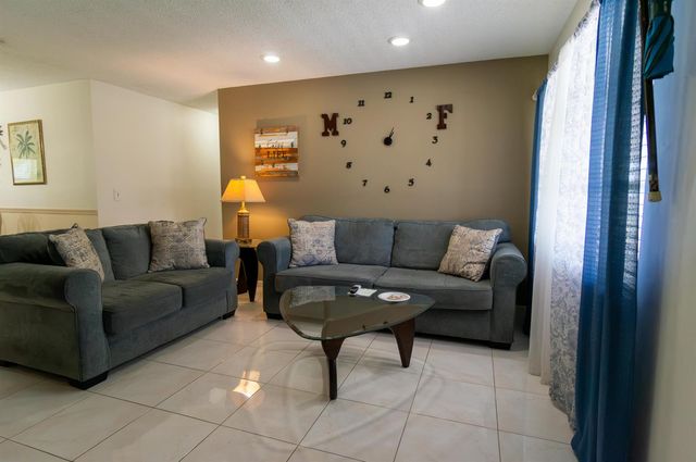 715 SW 18TH Street, Boynton Beach, FL 33426
