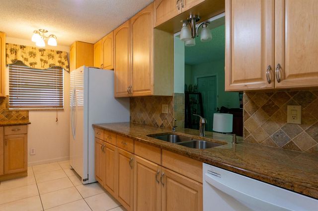 715 SW 18TH Street, Boynton Beach, FL 33426