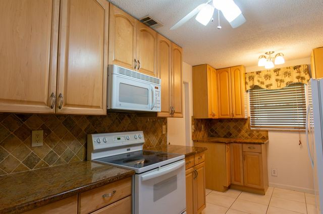 715 SW 18TH Street, Boynton Beach, FL 33426
