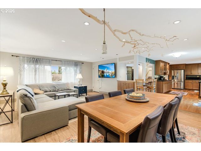 6935 Sw TAYLORS FERRY Rd, Portland, OR 97223