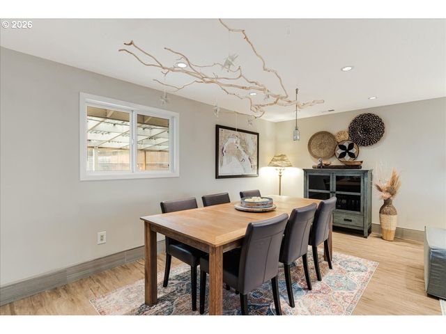 6935 Sw TAYLORS FERRY Rd, Portland, OR 97223