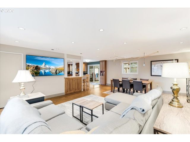 6935 Sw TAYLORS FERRY Rd, Portland, OR 97223