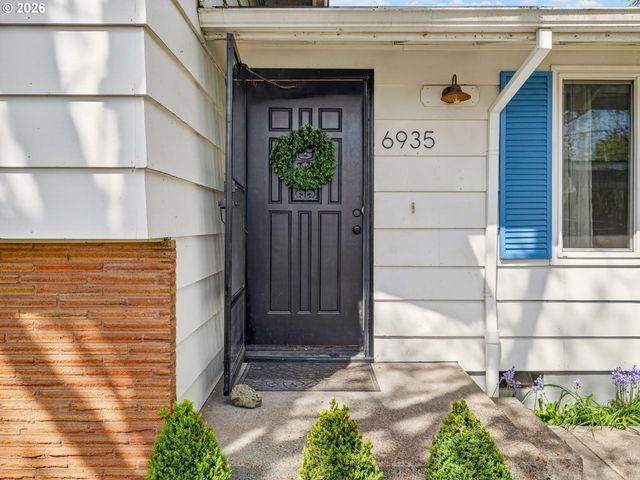 6935 Sw TAYLORS FERRY Rd, Portland, OR 97223