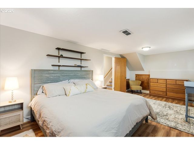 6935 Sw TAYLORS FERRY Rd, Portland, OR 97223