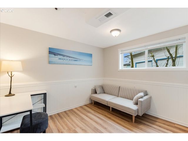 6935 Sw TAYLORS FERRY Rd, Portland, OR 97223