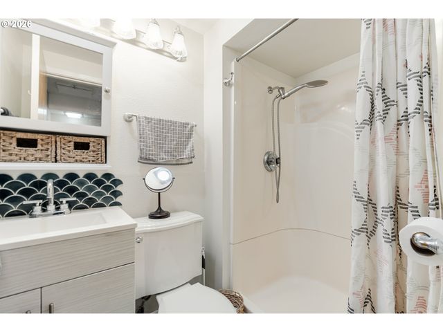 6935 Sw TAYLORS FERRY Rd, Portland, OR 97223