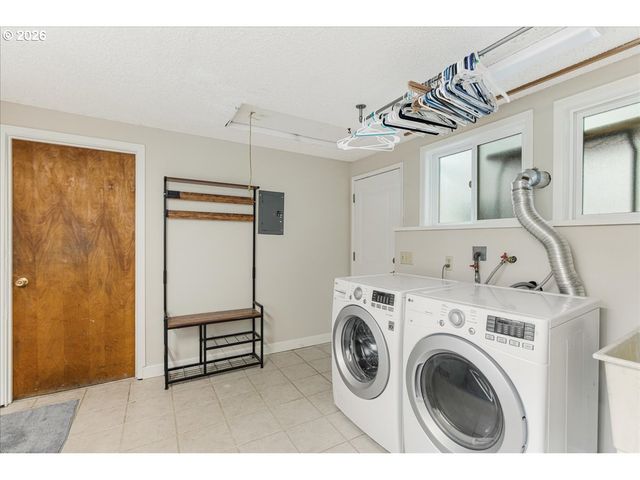 6935 Sw TAYLORS FERRY Rd, Portland, OR 97223