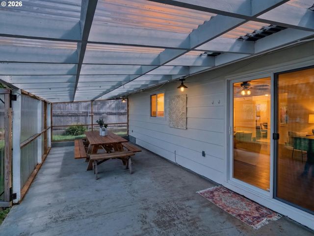 6935 Sw TAYLORS FERRY Rd, Portland, OR 97223