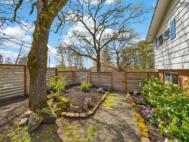 6935 Sw TAYLORS FERRY Rd, Portland, OR 97223