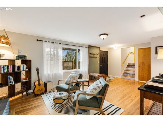 6935 Sw TAYLORS FERRY Rd, Portland, OR 97223