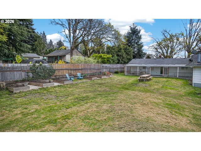 6935 Sw TAYLORS FERRY Rd, Portland, OR 97223