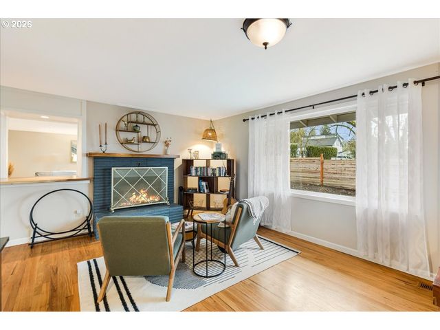 6935 Sw TAYLORS FERRY Rd, Portland, OR 97223