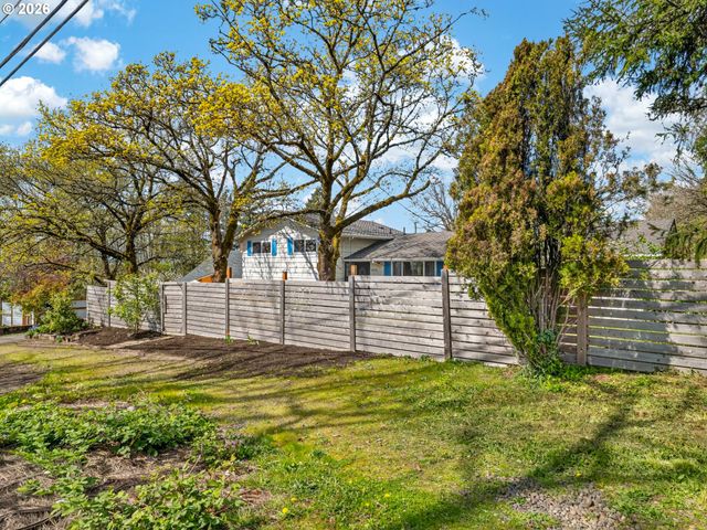 6935 Sw TAYLORS FERRY Rd, Portland, OR 97223