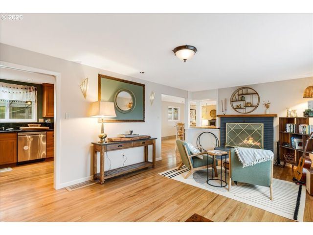 6935 Sw TAYLORS FERRY Rd, Portland, OR 97223