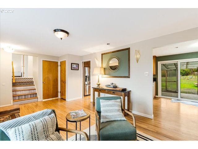 6935 Sw TAYLORS FERRY Rd, Portland, OR 97223