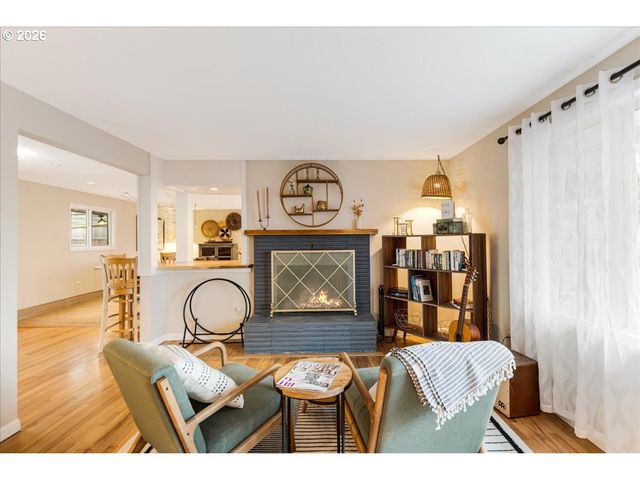 6935 Sw TAYLORS FERRY Rd, Portland, OR 97223