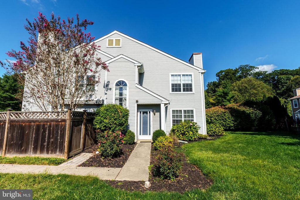 30 BARK HOLLOW LN, Horsham, PA 19044