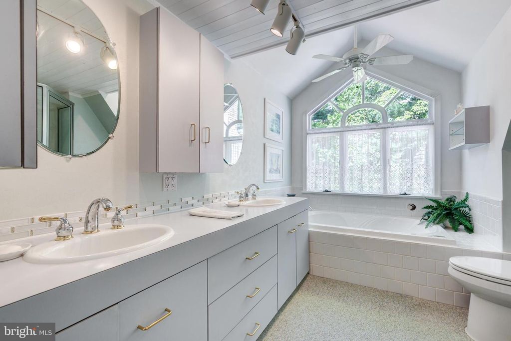 Image 24 of property listing at 4734 WATER TANK RD, Manchester, MD 21102