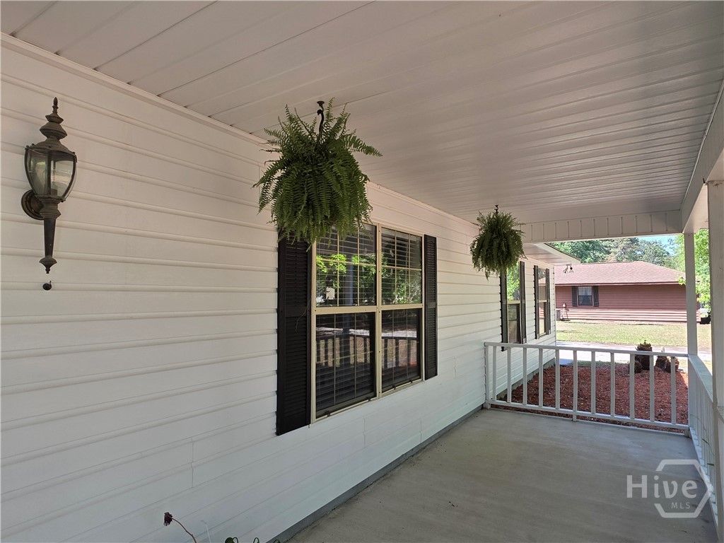 Image 3 of property listing at 622 Plantation Drive, Rincon, GA 31326