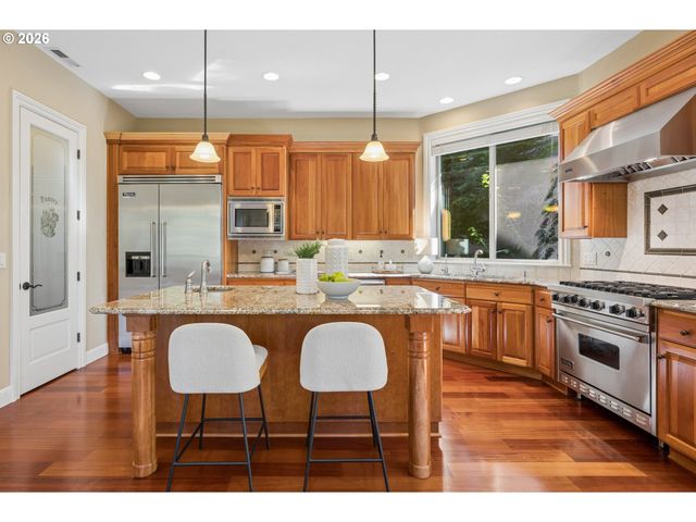 9723 Nw HENRY Ct, Portland, OR 97229