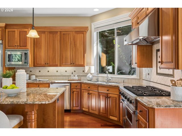 9723 Nw HENRY Ct, Portland, OR 97229