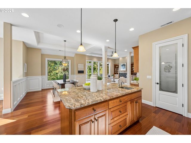 9723 Nw HENRY Ct, Portland, OR 97229
