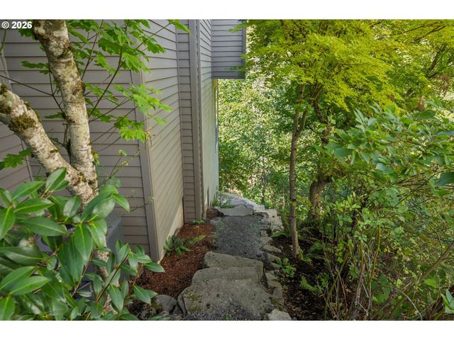 9723 Nw HENRY Ct, Portland, OR 97229