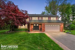911 Lamppost Lane, Bloomfield Hills, MI 48304