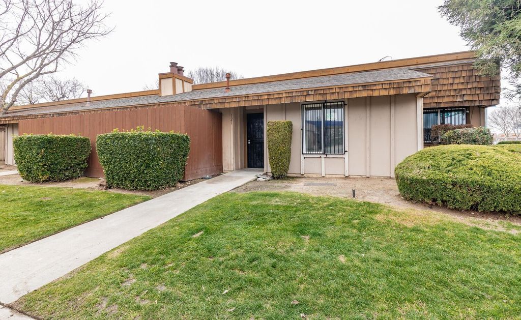 Image 1 of property listing at 5181 E Olive Avenue # 121, Fresno, CA 93727