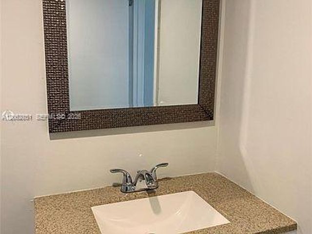 10000 NW 80th Ct 2423, Hialeah Gardens, FL 33016