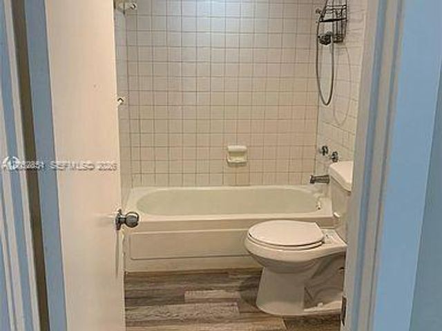10000 NW 80th Ct 2423, Hialeah Gardens, FL 33016