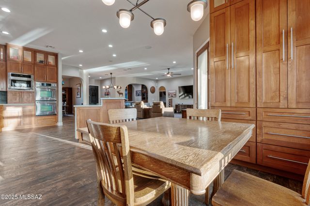 5720 W Setting Sun Place, Tucson, AZ 85743