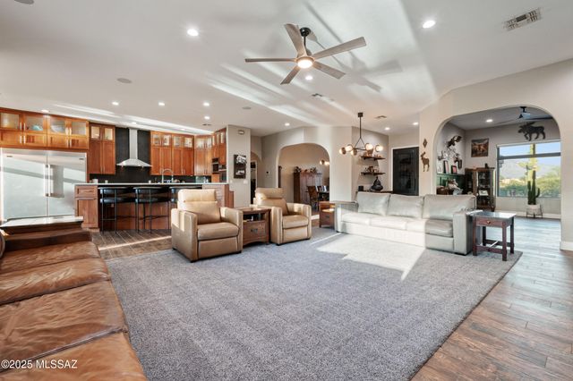 5720 W Setting Sun Place, Tucson, AZ 85743