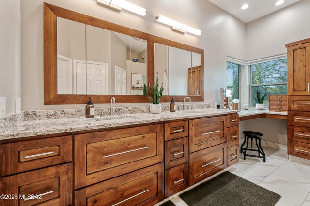 5720 W Setting Sun Place, Tucson, AZ 85743