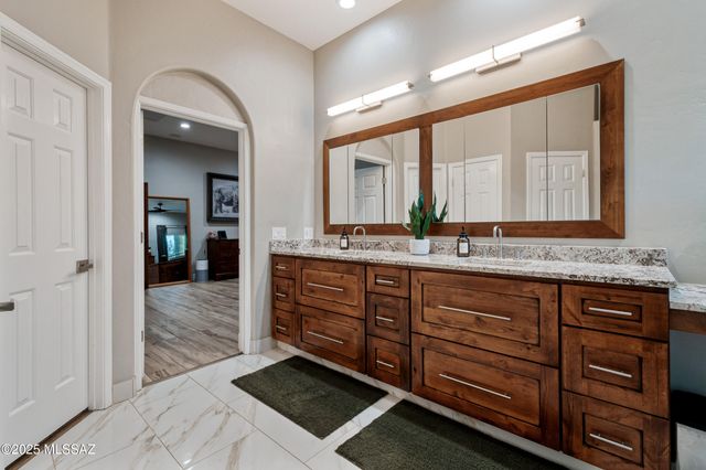 5720 W Setting Sun Place, Tucson, AZ 85743