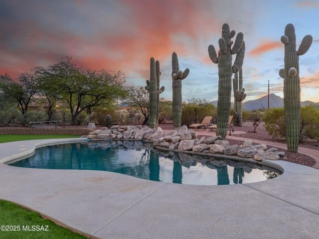 5720 W Setting Sun Place, Tucson, AZ 85743