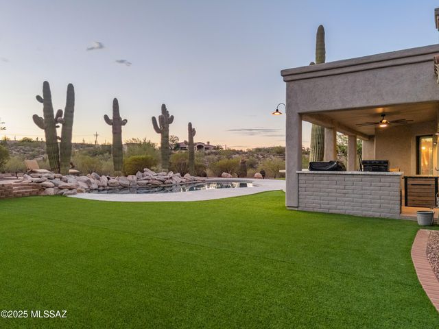 5720 W Setting Sun Place, Tucson, AZ 85743