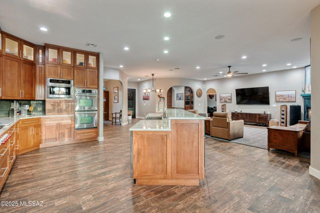 5720 W Setting Sun Place, Tucson, AZ 85743