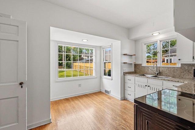215 W Saveland AVENUE, Milwaukee, WI 53207